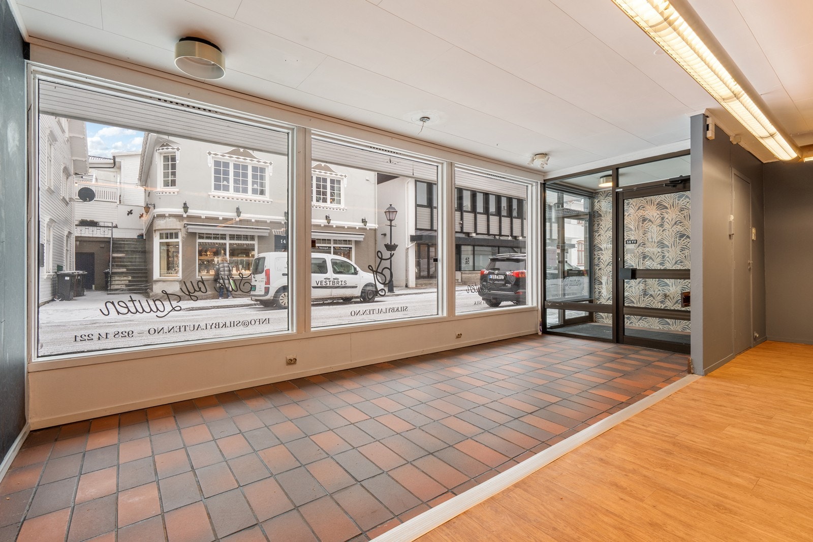 God eksponering mot Kaigata i butikklokale 2 Galleribilde