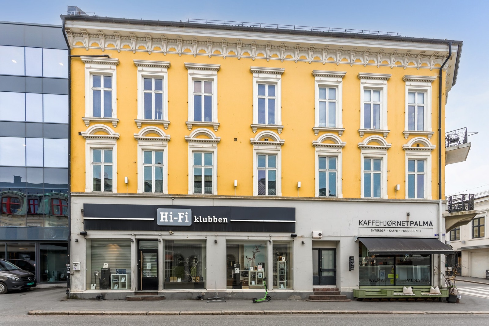 Lokalene er perfekte for publikumsrettet virksomhet, og har idag Palma, samt Hifi-klubben som leietakere. Galleribilde