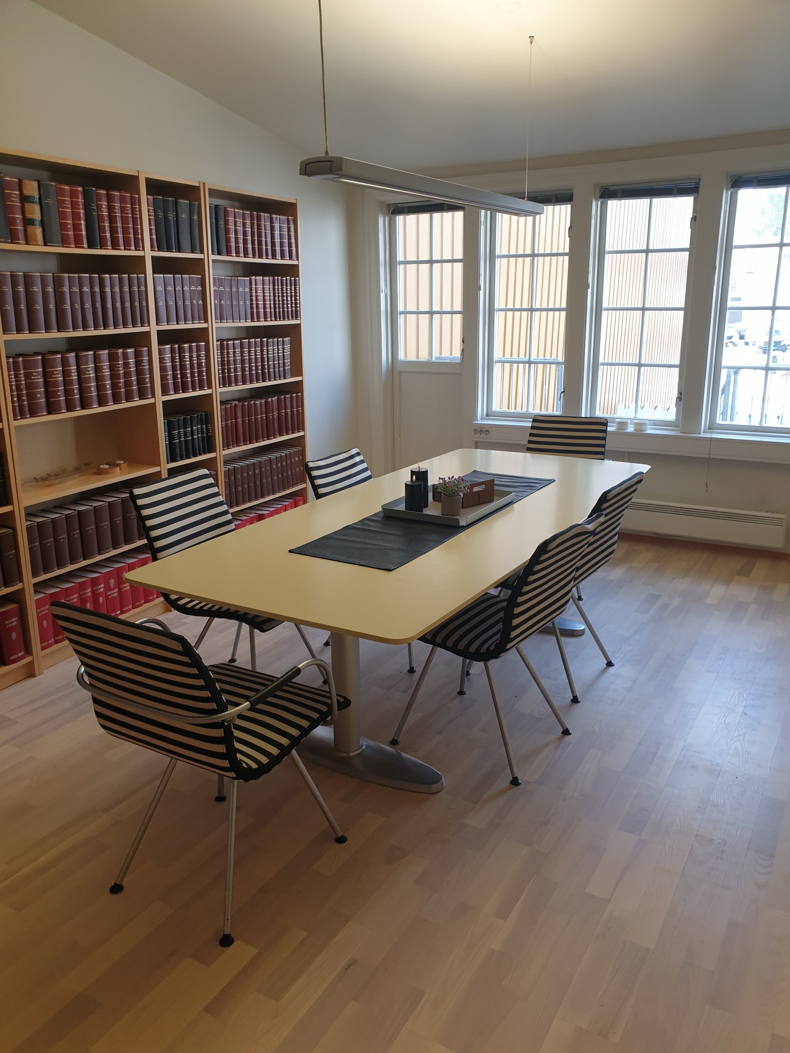 Advokatnett; Møterommet Galleribilde