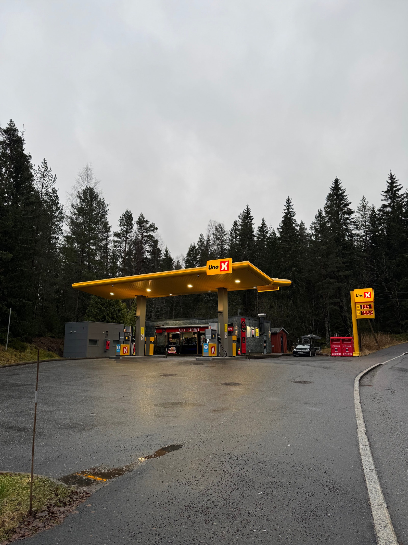 Velkommen til Uno-X Siggerud!
Pumpestasjonen er utleid til Uno-X, mens kiosken er ledig for ny driver. Galleribilde