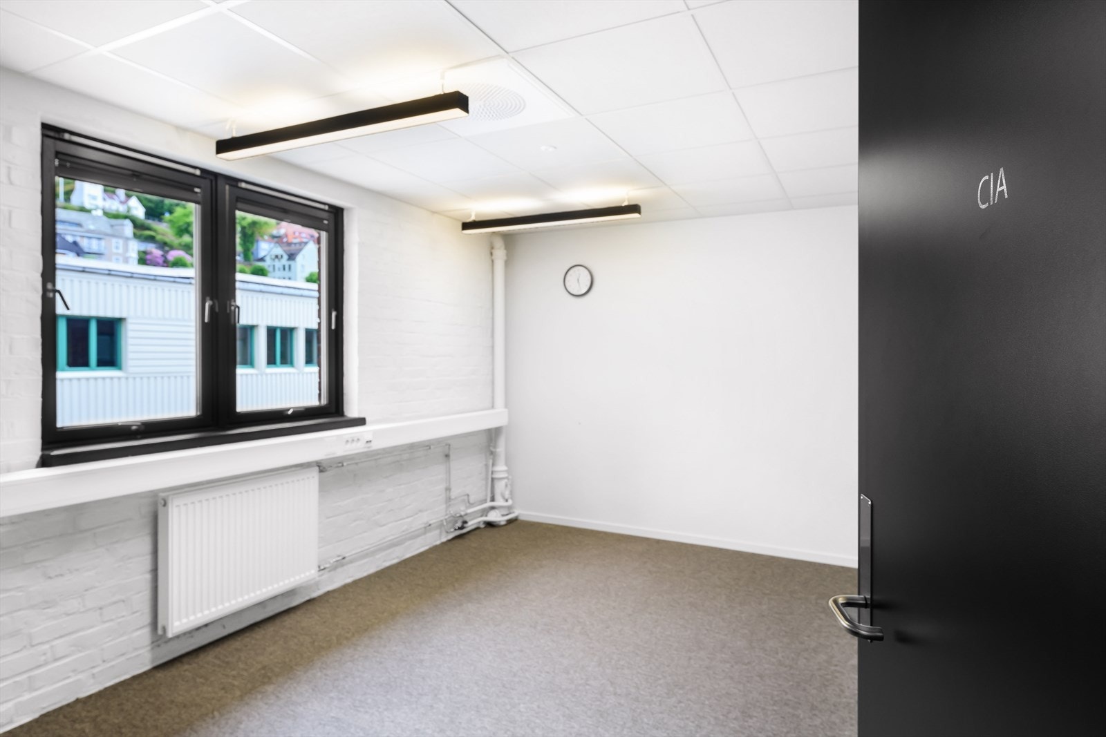Lokalene er hovedsakelig innredet med landskap med tilhørende møte-/stillerom. Galleribilde