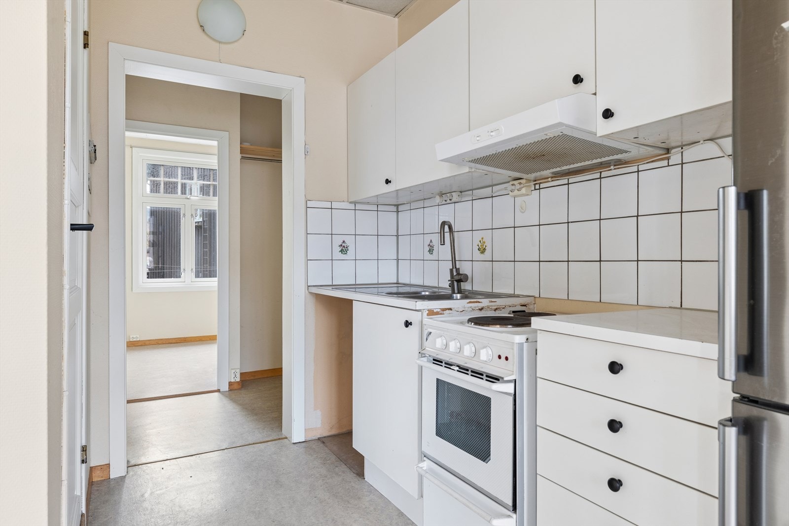 Funksjonelt kjøkken med ventilator og avtrekk.- eksempel Galleribilde