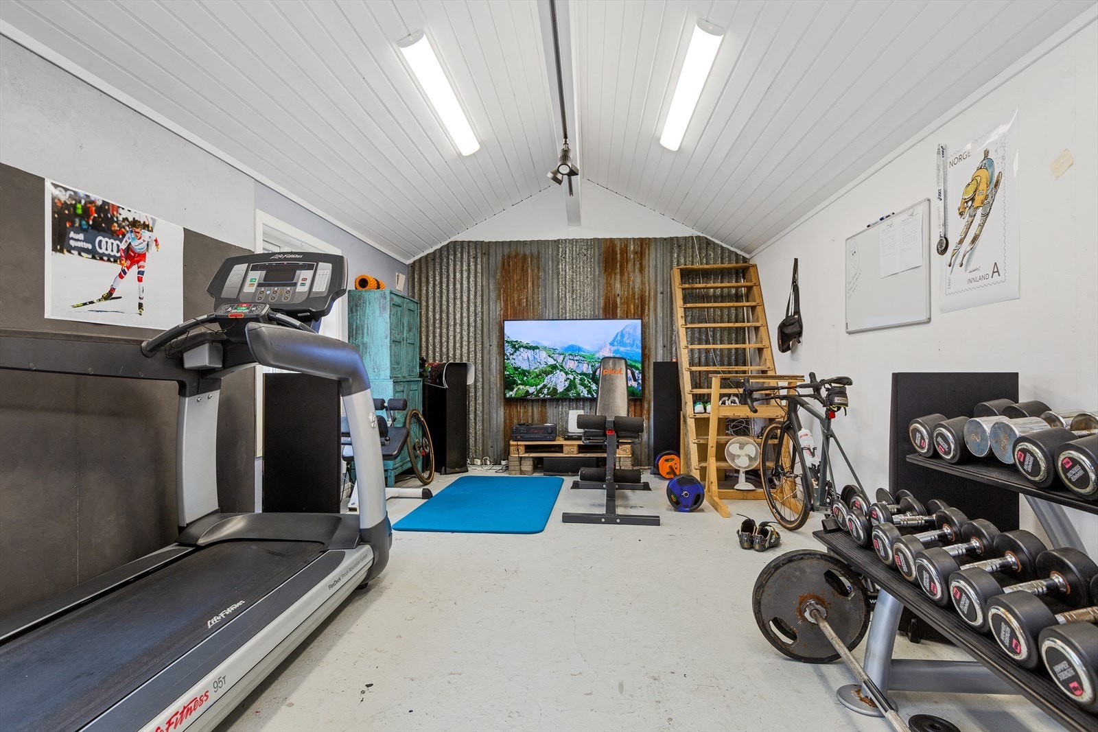 Verksted/"stua" er innredet med boligstandard Galleribilde