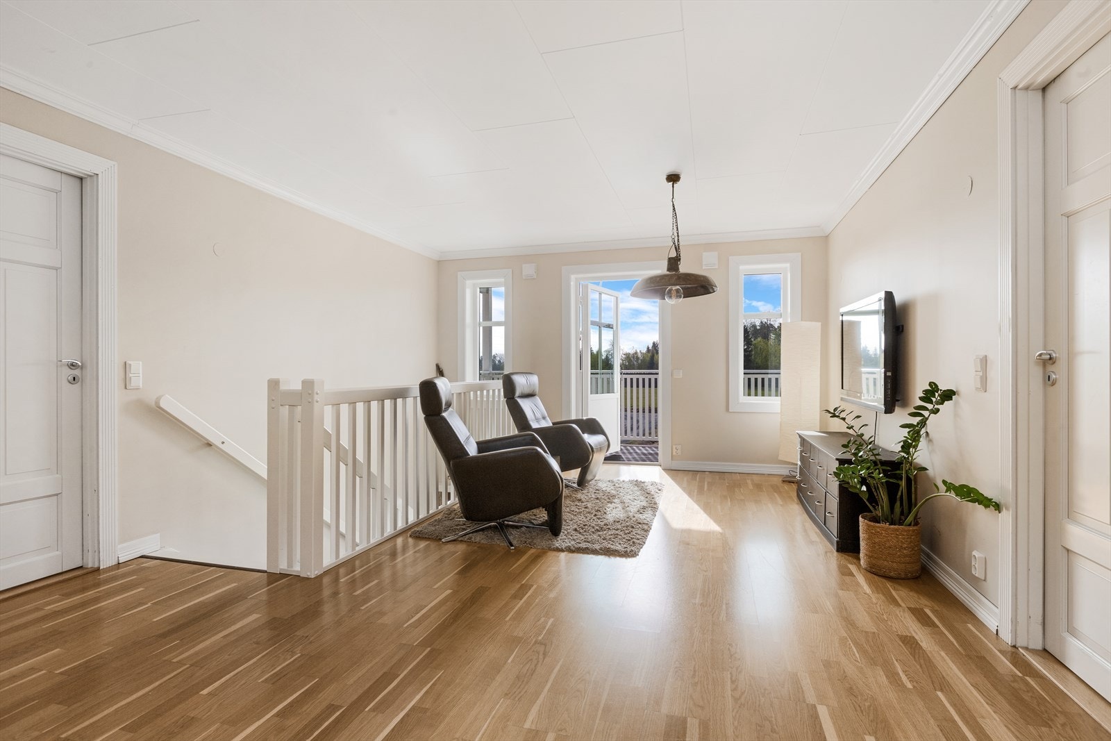 Loftstue m/utgang til balkong Galleribilde