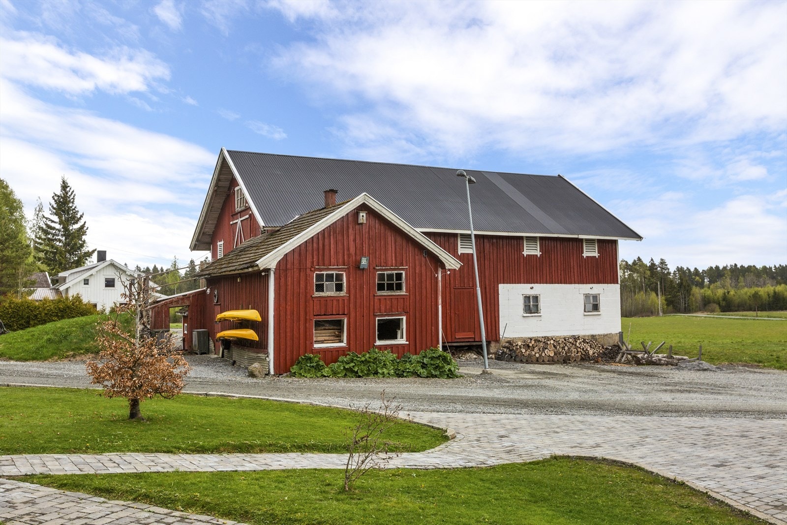 Tradisjonell kjørebru låve Galleribilde