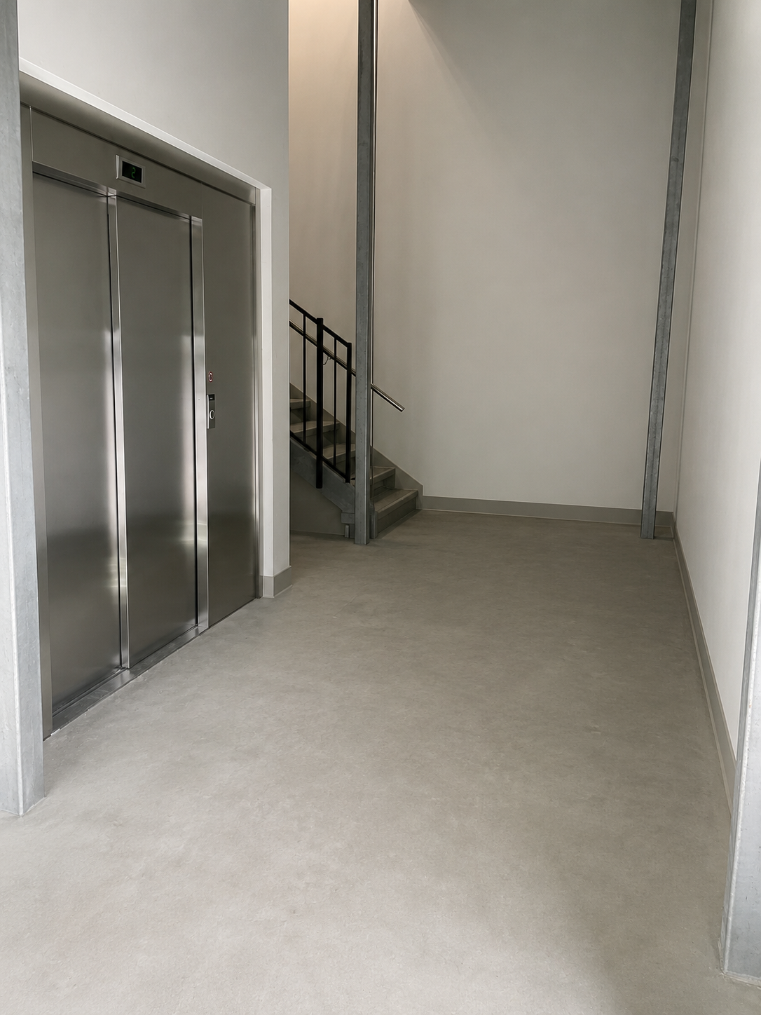 Adkomst til bodene med stor heis Galleribilde