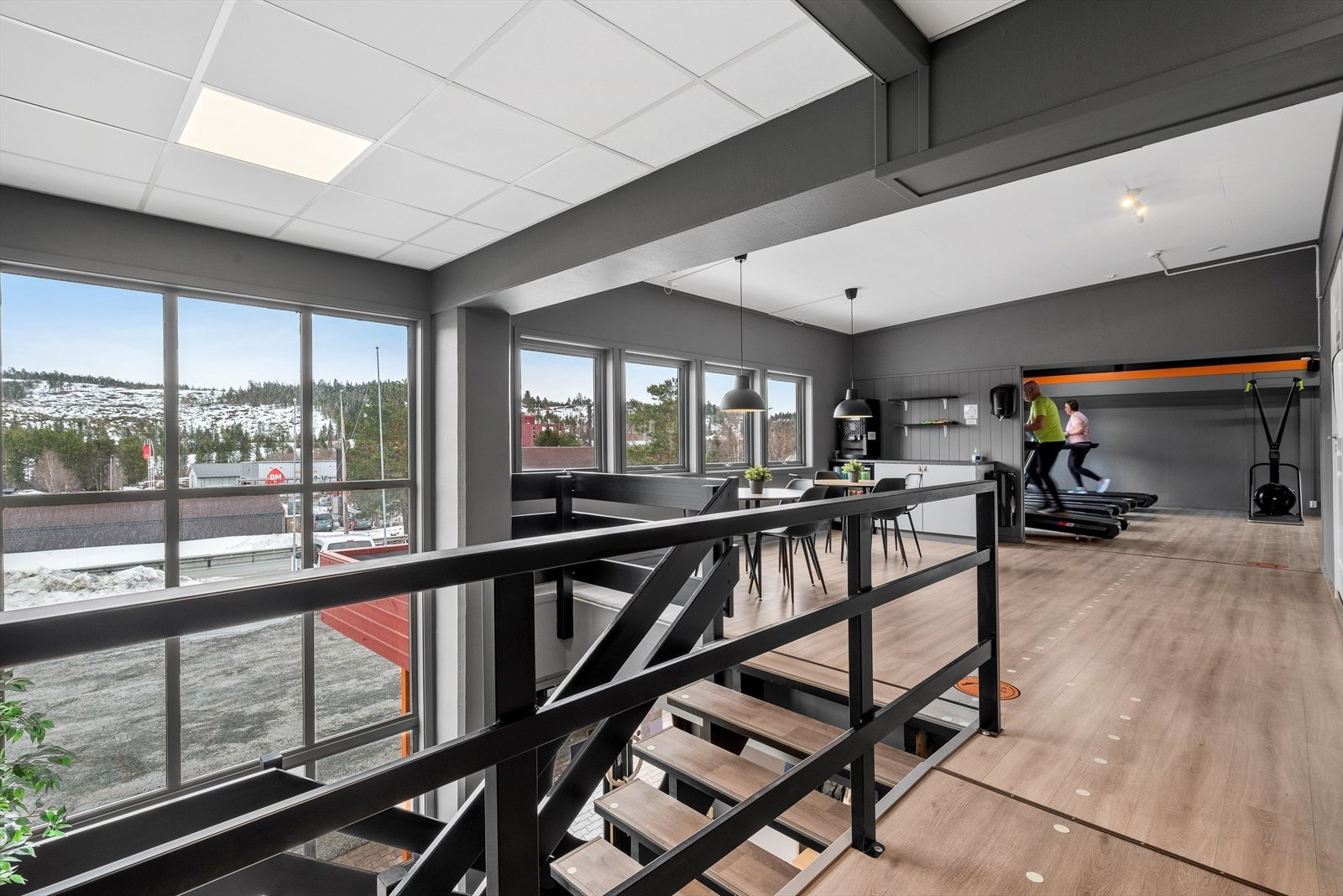 Treningssenter som fremtår som flott og moderne. Galleribilde