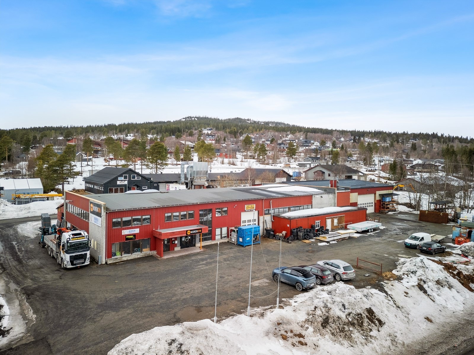 Heimdal Eiendomsmegling v/Kim Roger Laugsand og Sigurd Øien har gleden av å presentere Industriveien 4A&B i Berkåk sentrum! Foto: Interiørfoto v/ Jon Kristian Haukdal. Galleribilde