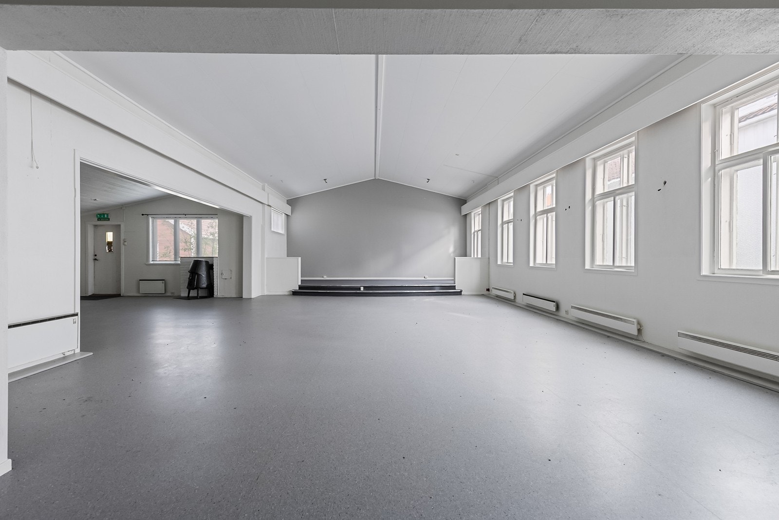 Forsamlingssal. Galleribilde