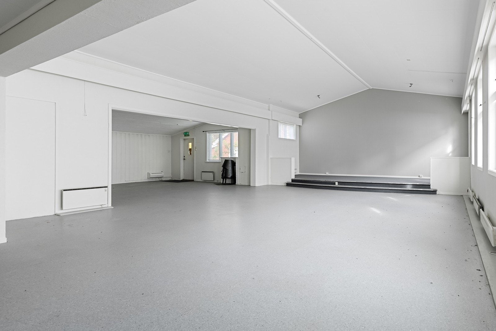 Forsamlingssal. Galleribilde