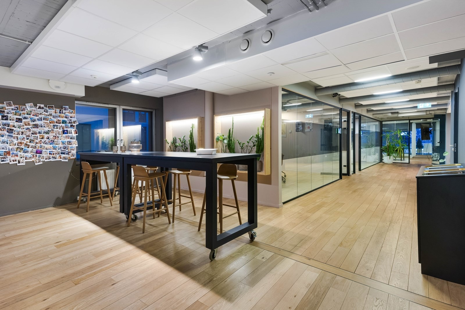 Møteroms-senter i 6. etg. Ledig areal i etasjen ca. BTA 1337 m².