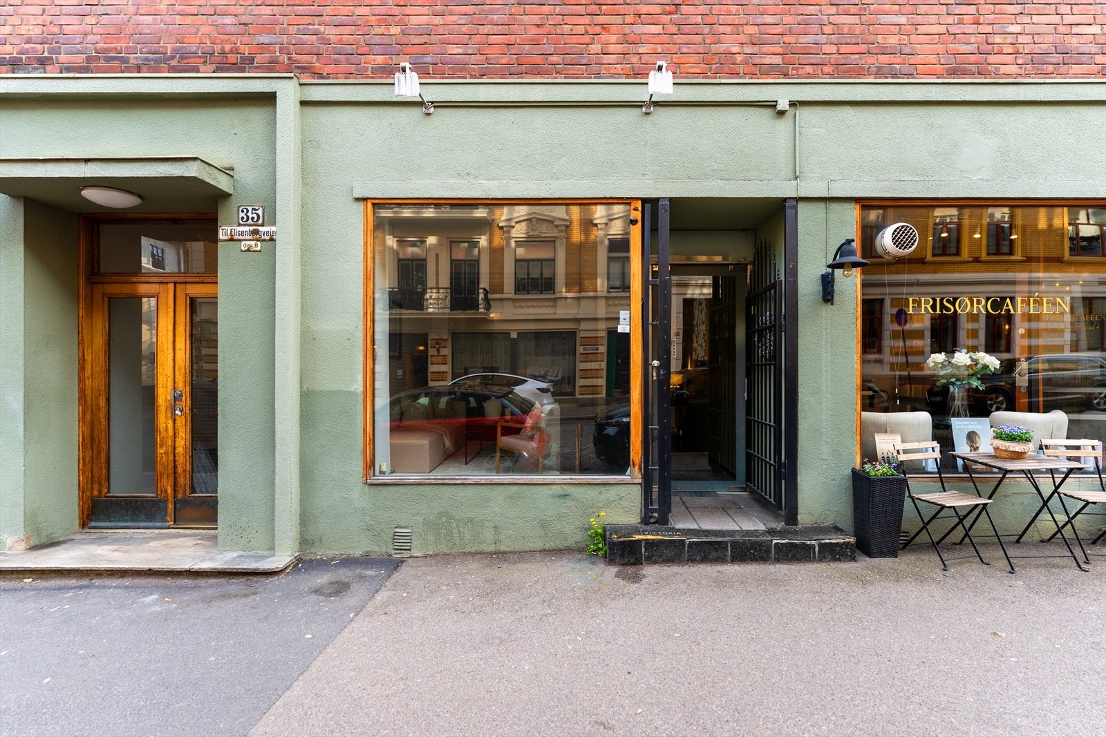 Lokalets beliggenhet gir deg et sentralt utgangspunkt og nærhet til det meste av fasiliteter. Galleribilde