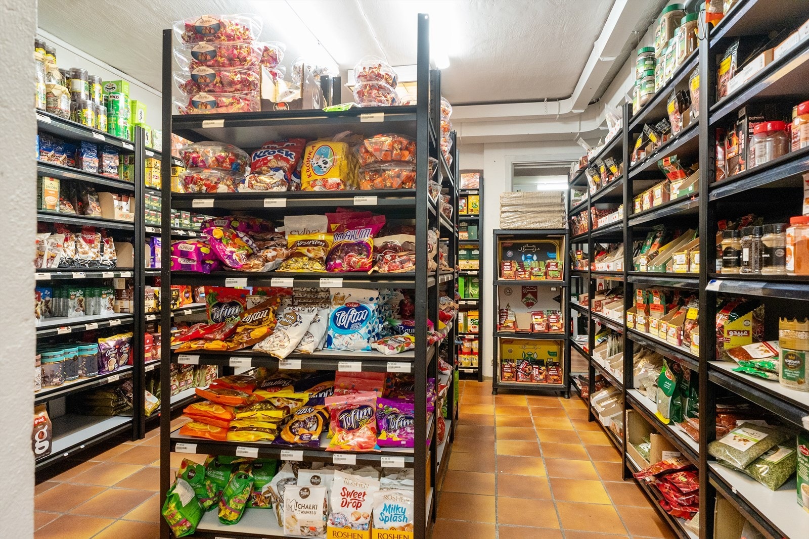 Underetasje og 1. etasje butikk Galleribilde