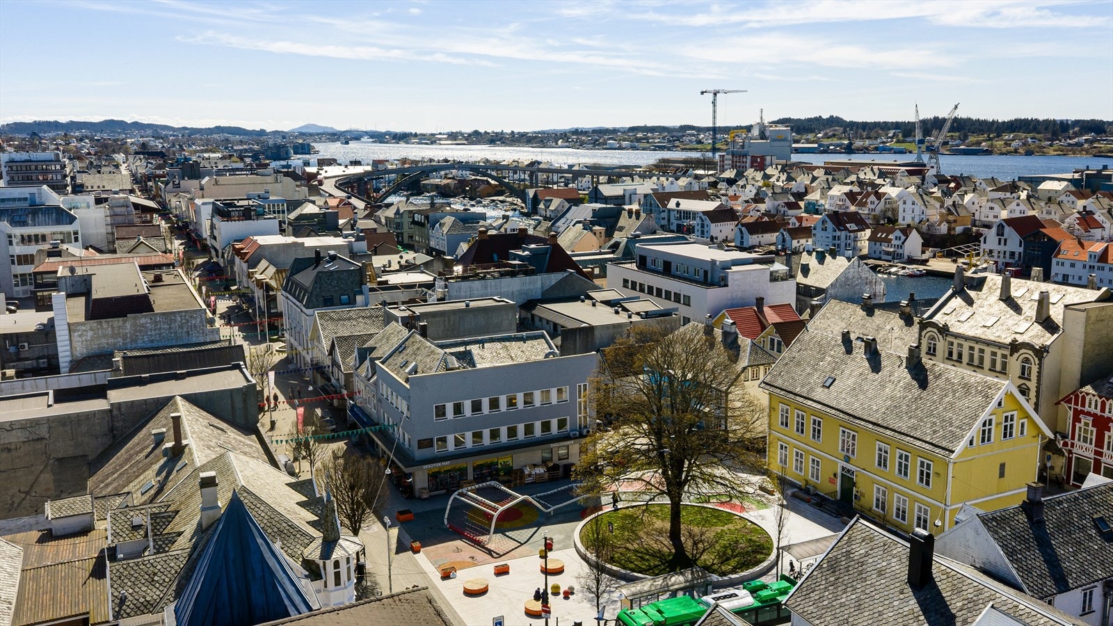 Beliggende langs handlegata Haraldsgata i Haugesund sentrum Galleribilde
