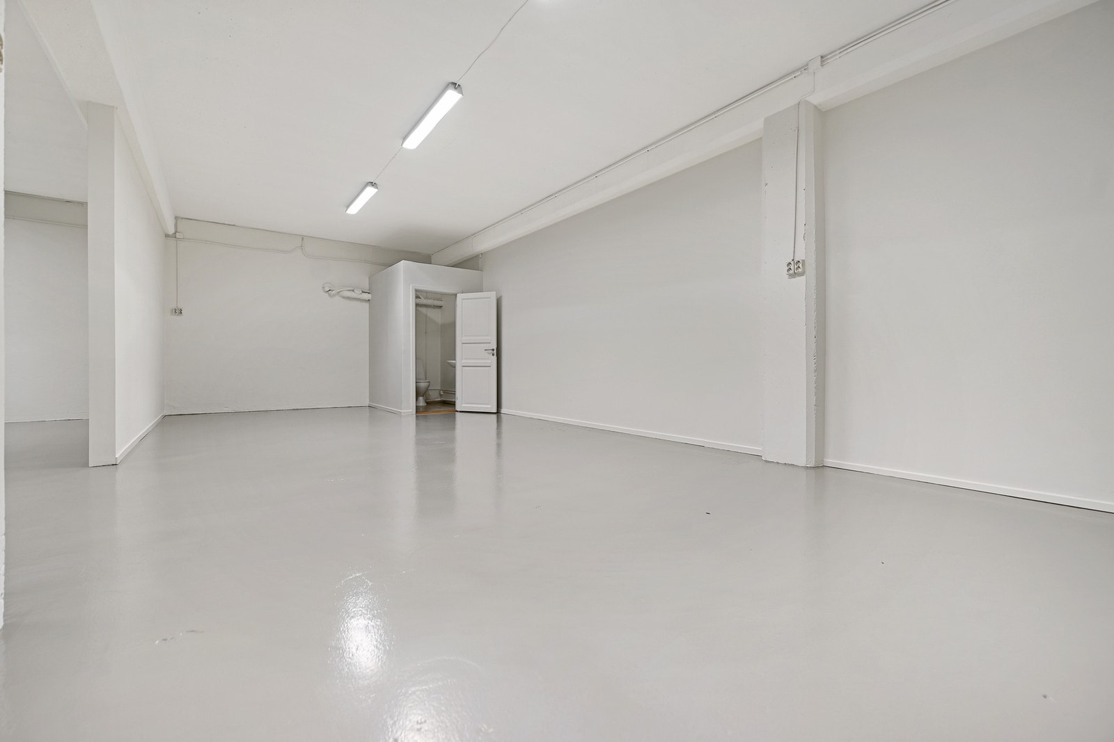 Perfekt for håndverksbedrifter eller småbedrifter med behov for ekstra lagringsplass Galleribilde