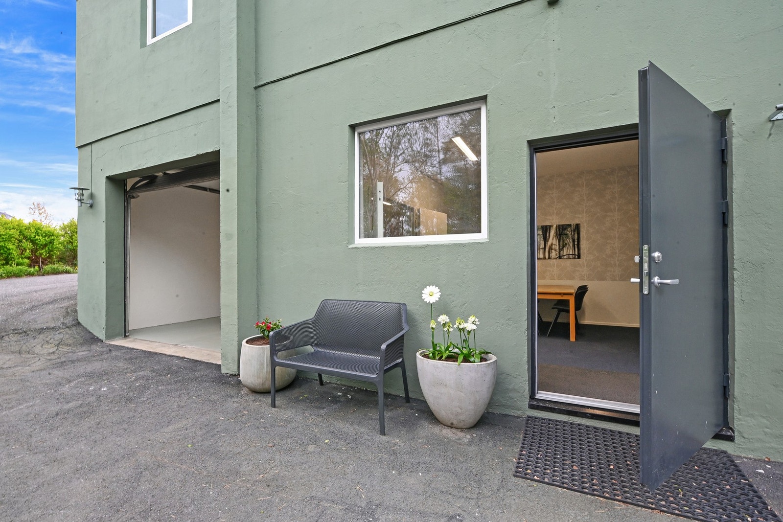 Stor og lett tilgengelig lagerseksjon. Galleribilde