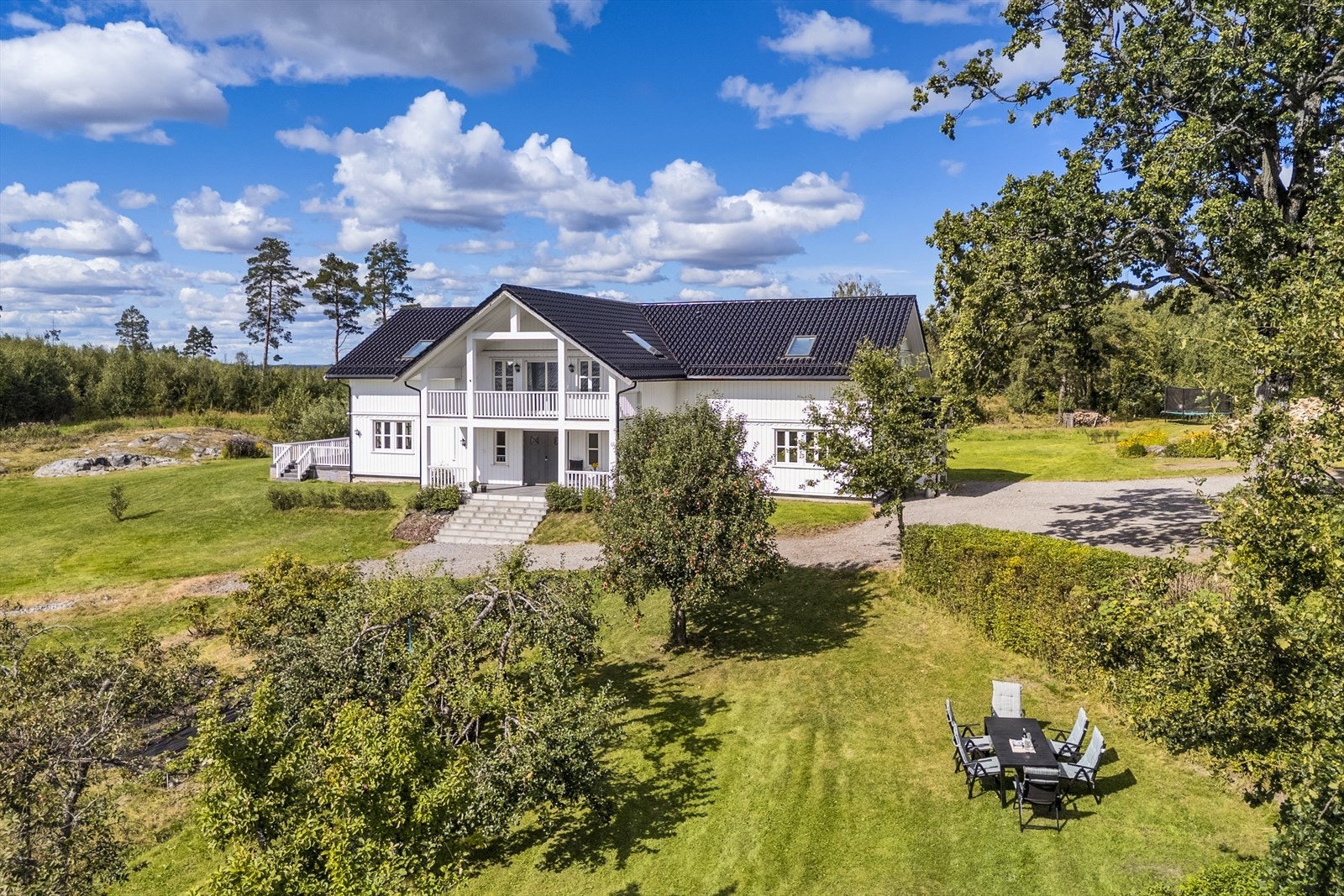 Rolig og idyllisk beliggenhet med et glimt av Glomma. Galleribilde