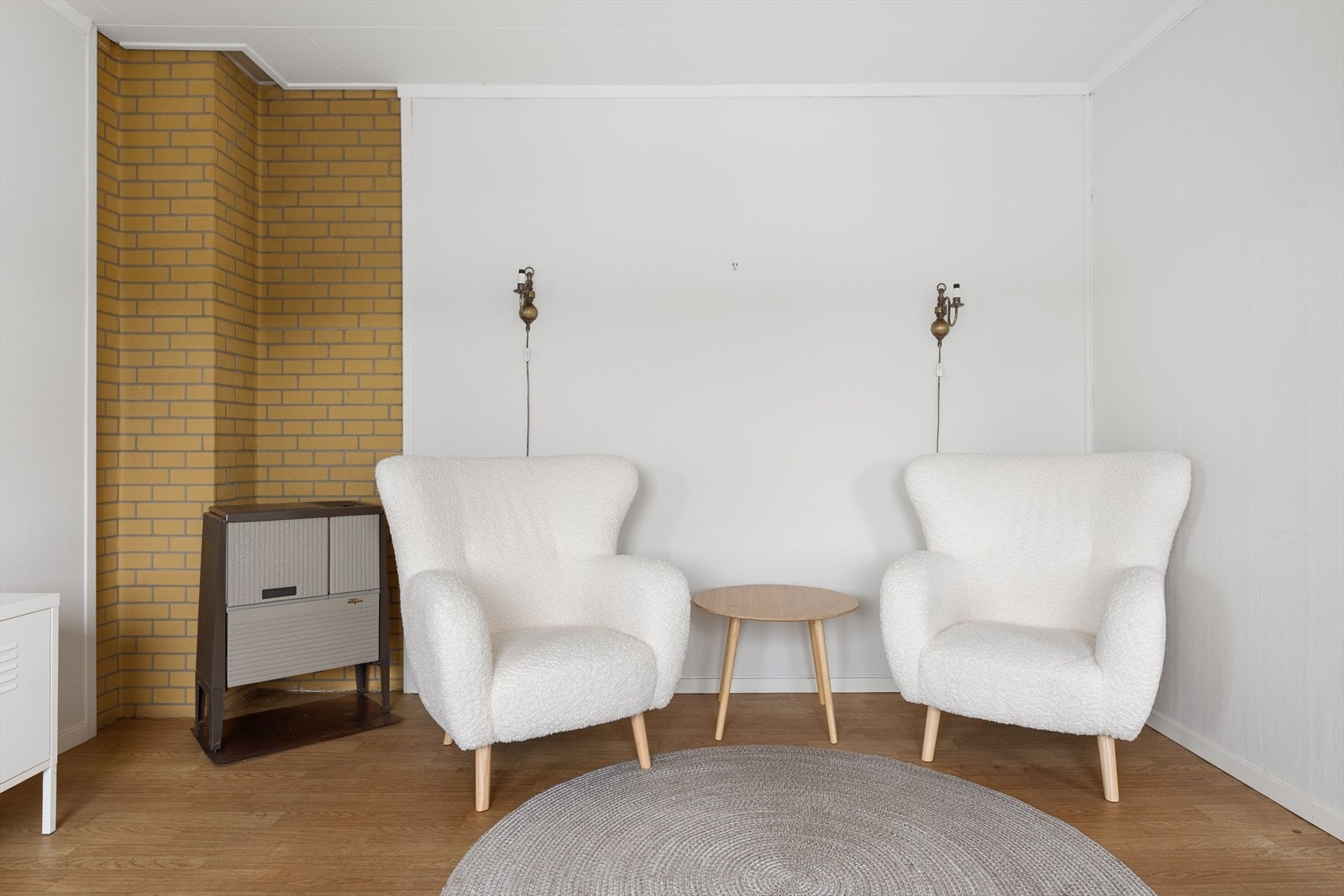 Lys stuedel med fin plass til møblement. Galleribilde