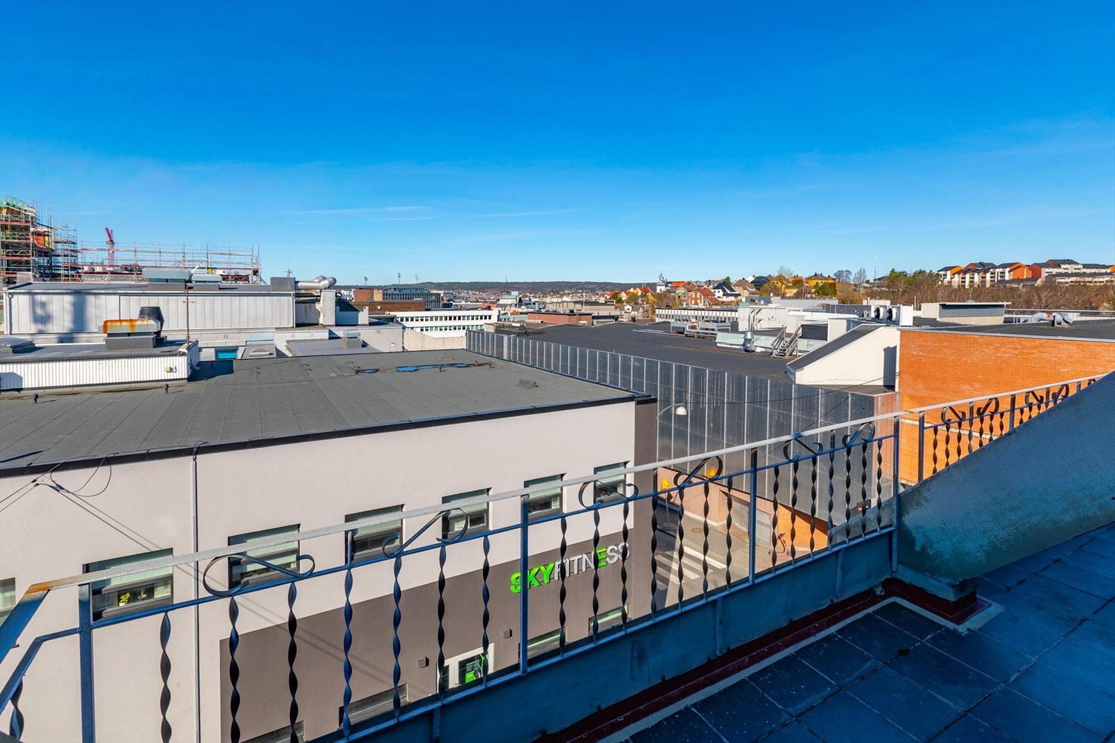 Uteplass med vidt utsyn over byen Galleribilde