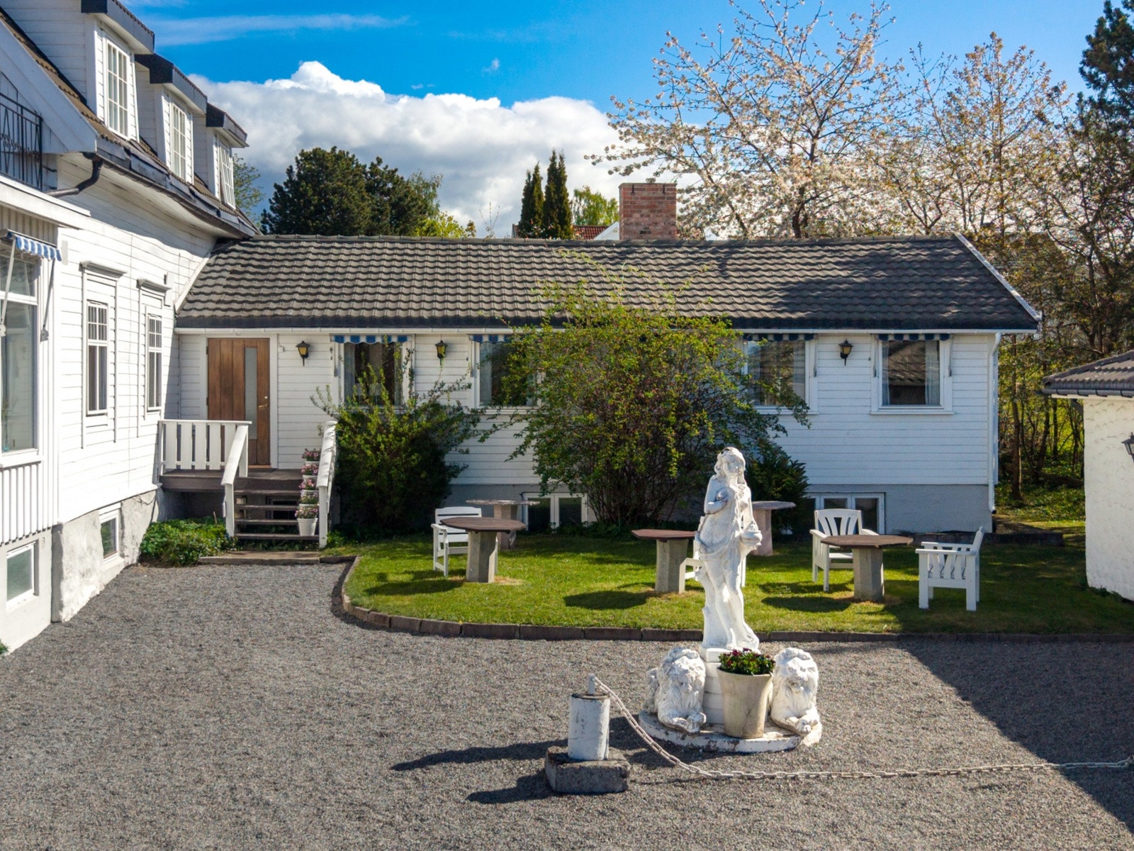 Eiendommen har detaljer som setter deg tilbake til historien. Galleribilde