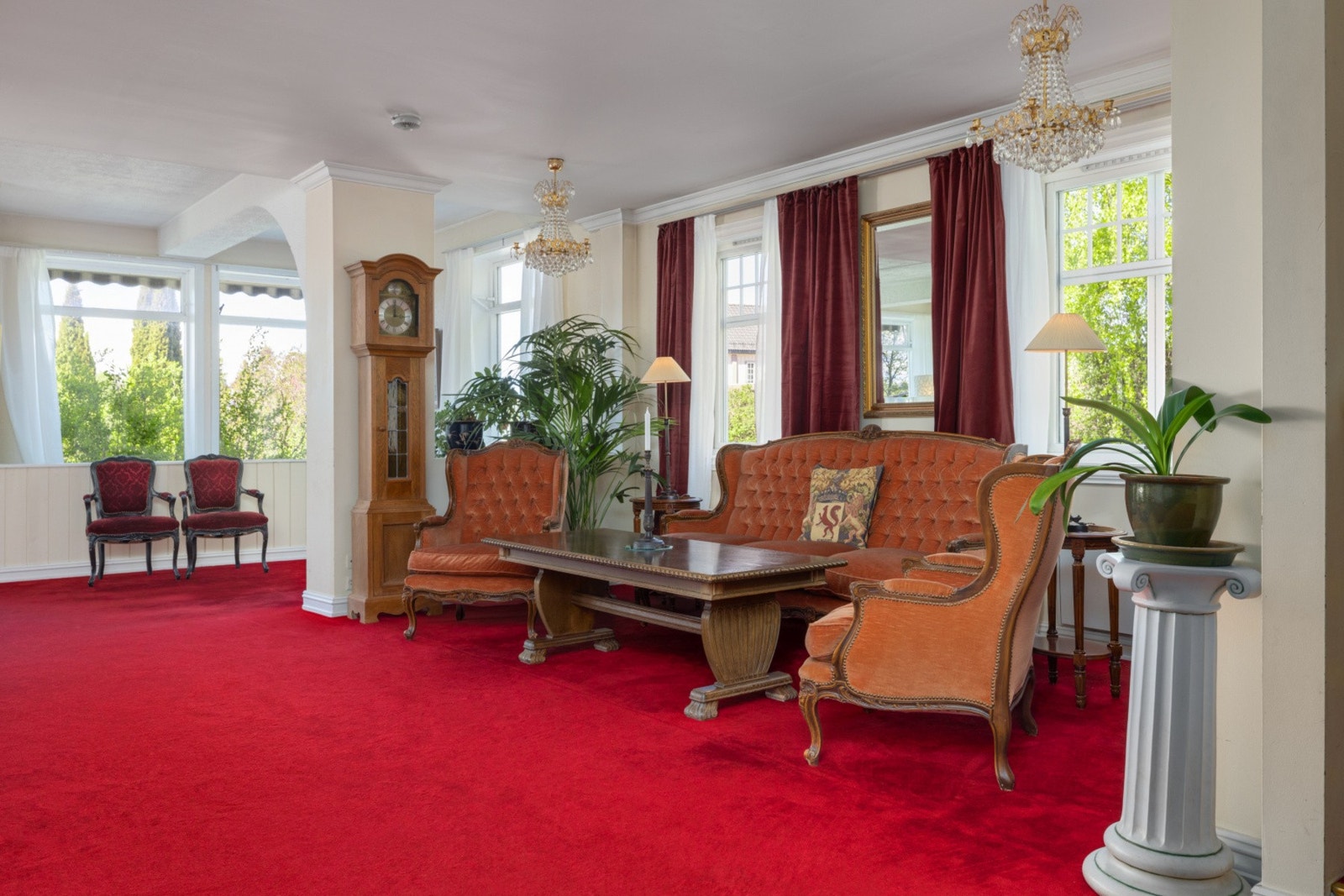 Standsmessig eiendom, men gode lysforhold og mange muligheter. Galleribilde