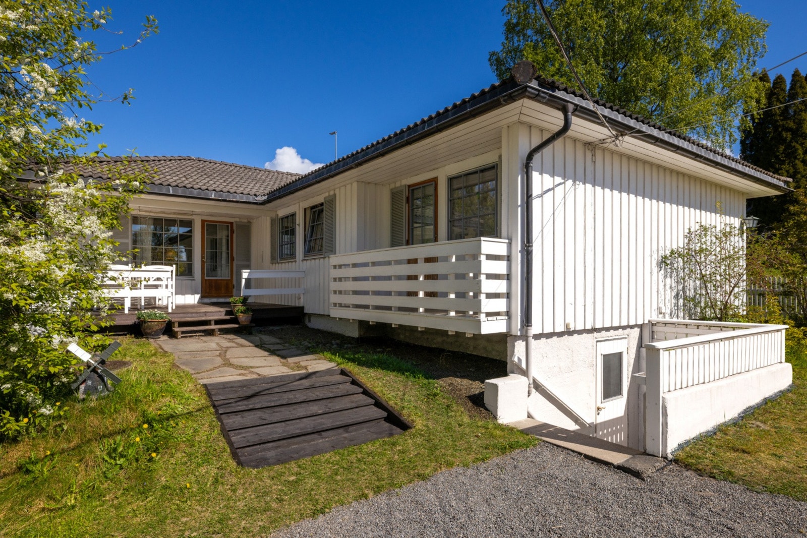 Villaen er opprinnelig en enebolig, som er bygget om til leiligheter for utleie. Galleribilde