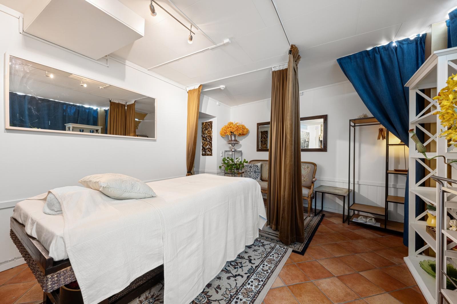 Eget massasjestudio med behandlingsrom Galleribilde