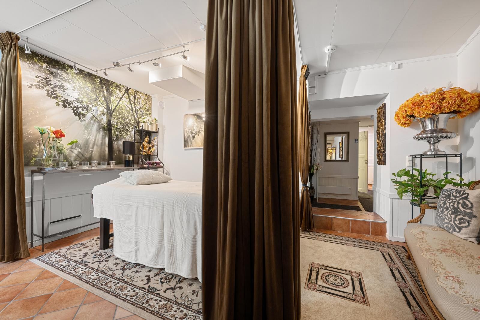 Eget massasjestudio med behandlingsrom Galleribilde