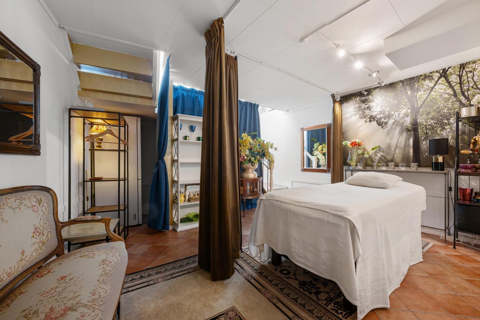 Eget massasjestudio med behandlingsrom Galleribilde