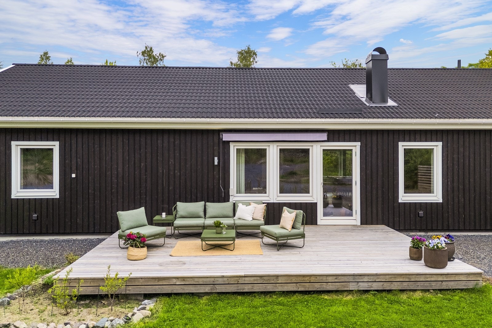 Skjermet solrik terrasse Galleribilde