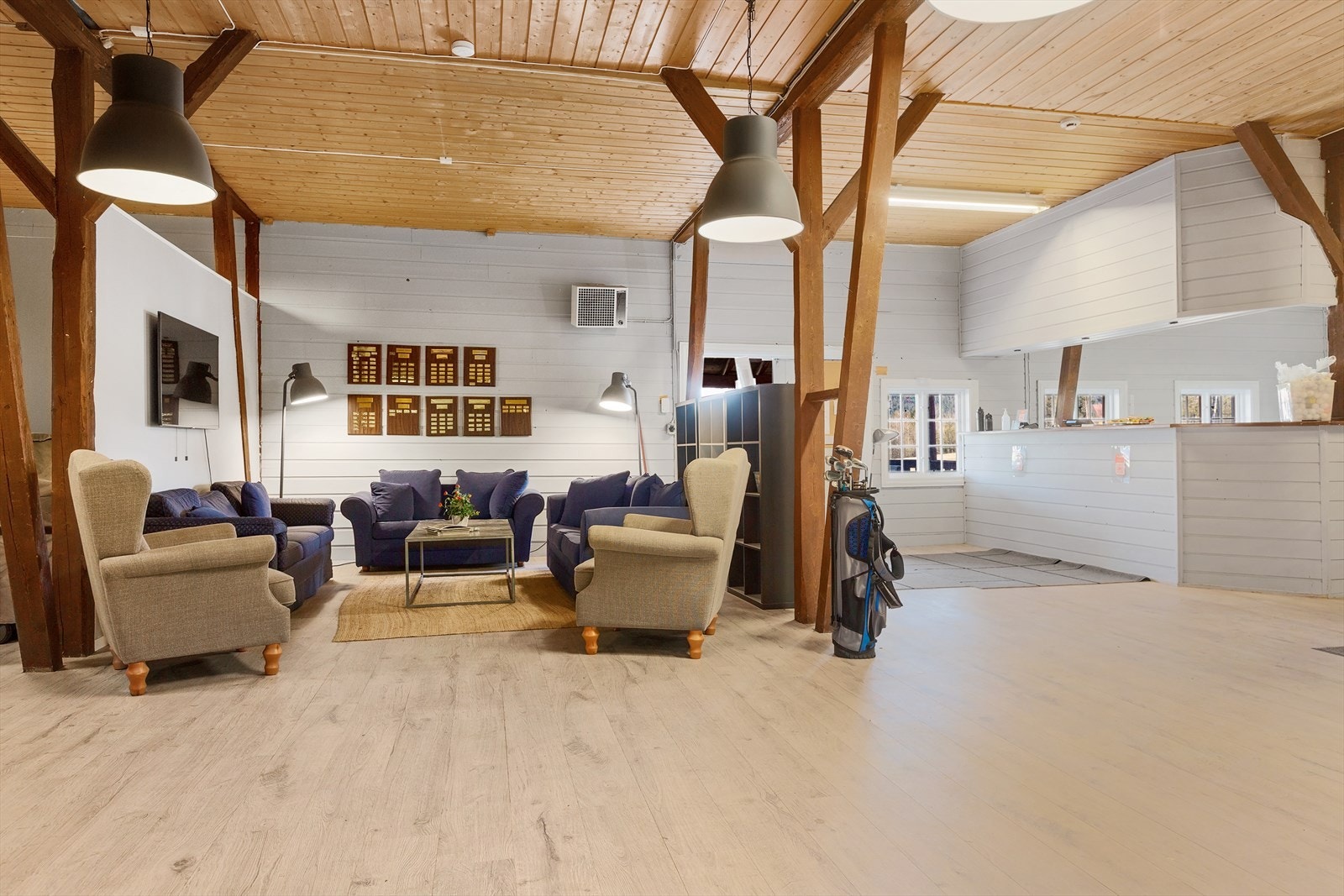 Lommedalen golf har innredet klubblokaler i låven Galleribilde
