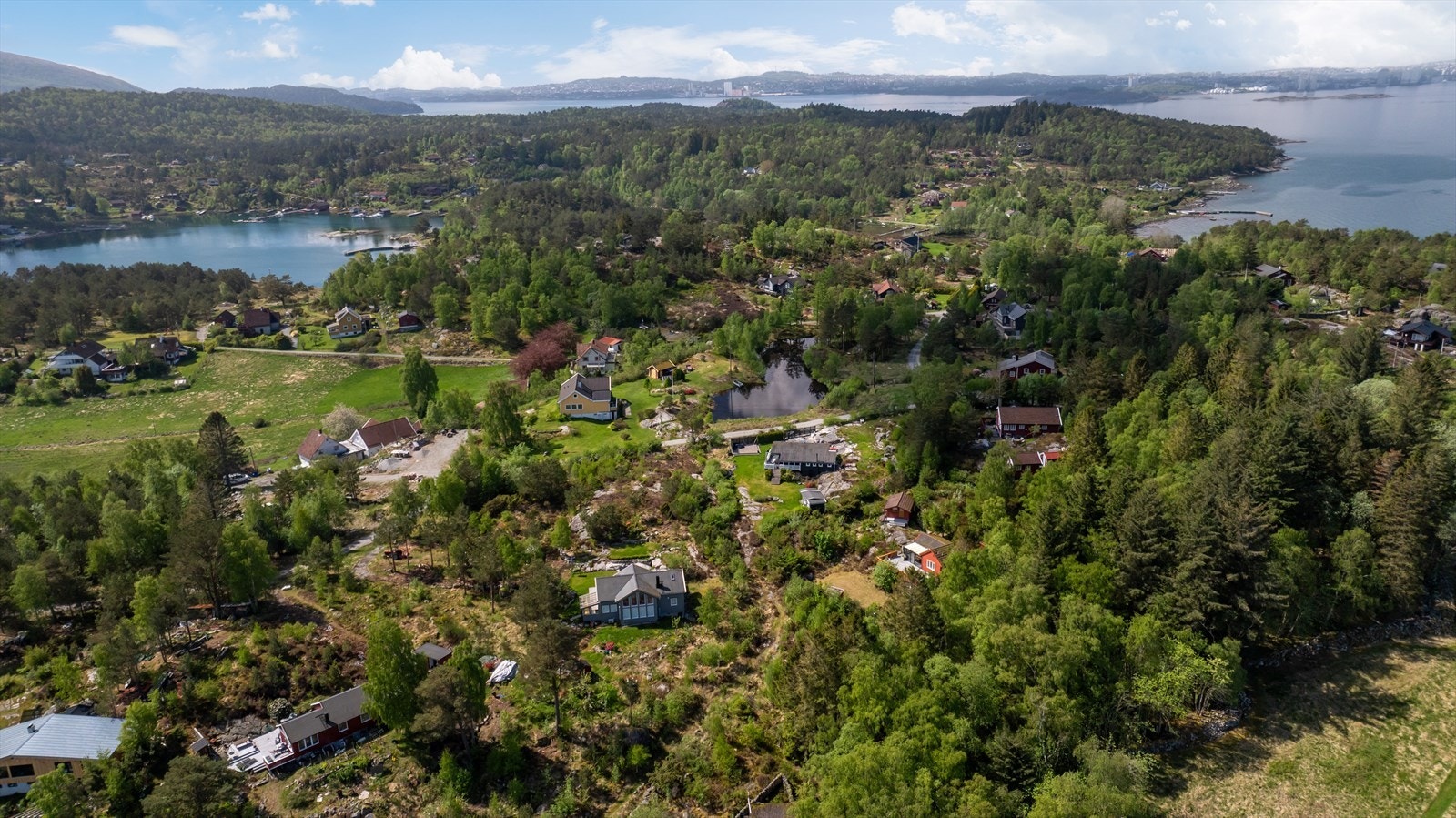 Området er kjent for sin vakre natur og rolige atmosfære. Galleribilde