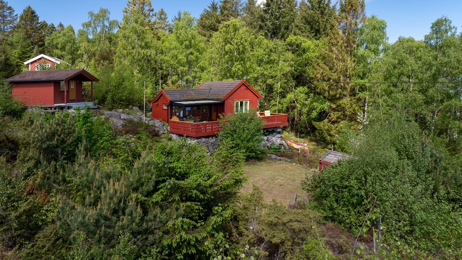 På eiendommen er det oppført et frittliggende anneks. Galleribilde