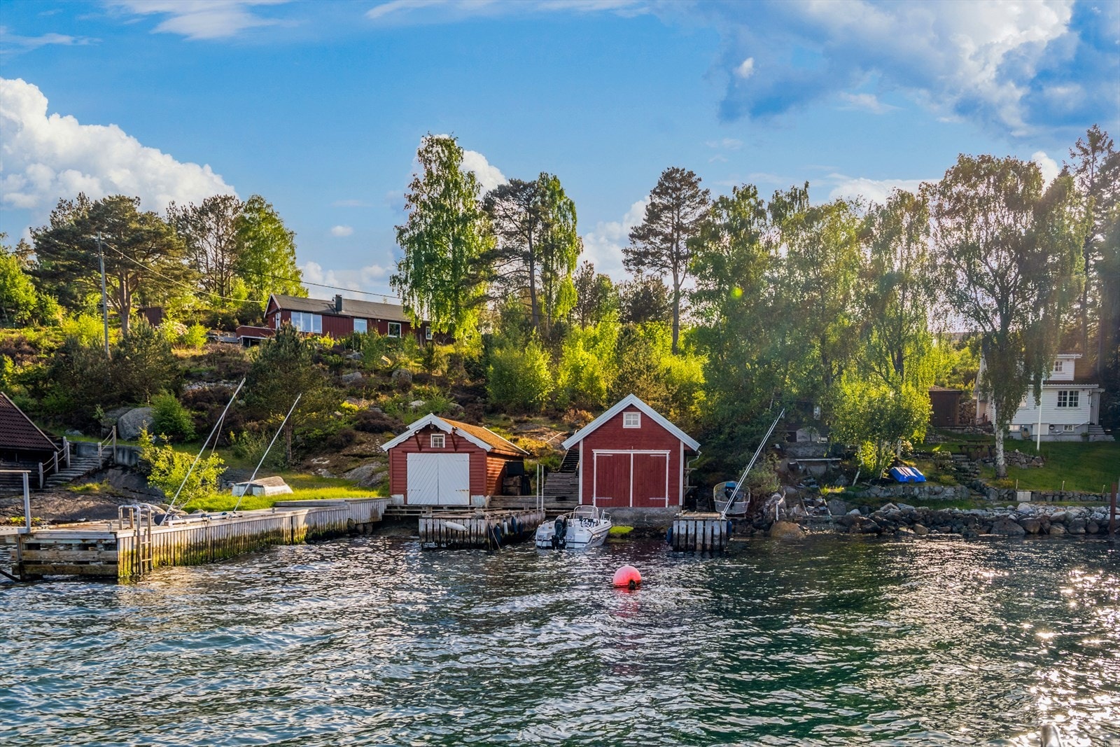 Kom deg på sjøen kort vei fra hytteveggen. Galleribilde