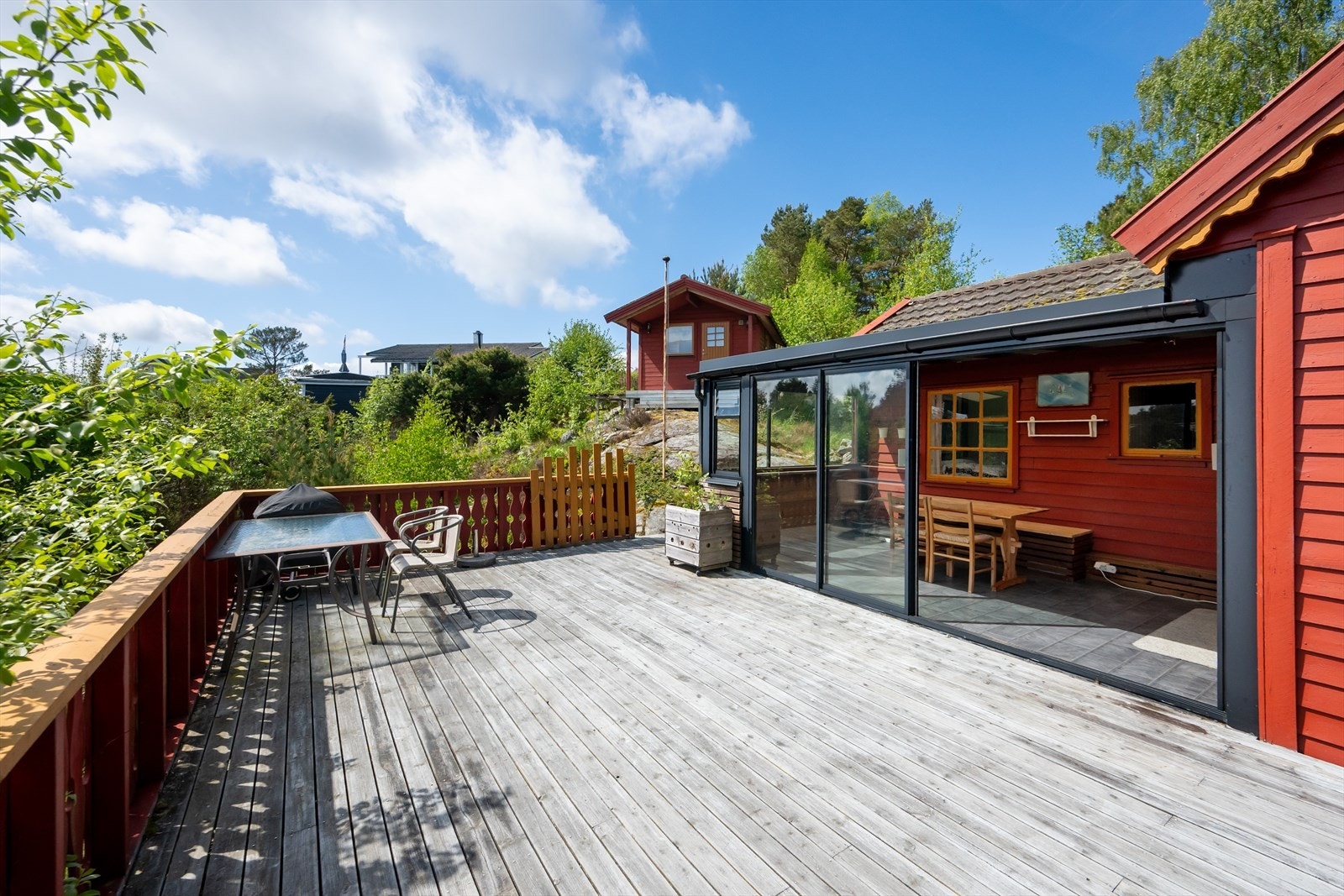 Terrassene gir rikelig med plass for utemøbler og sosialt samvær. Galleribilde