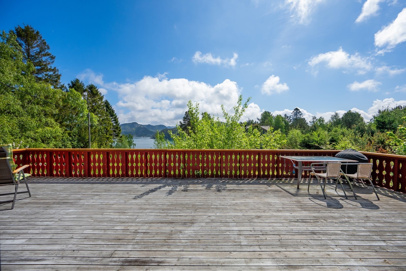 Store uteområder gir gode muligheter for å nyte sommerdagene. Galleribilde