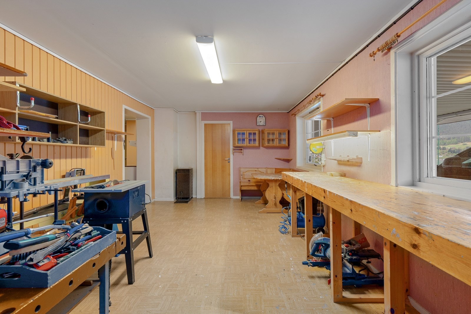 I dag så er kjellaren nytta som verkstad, men har tidlegare våre nytta som leilegheit og leigd ut Galleribilde