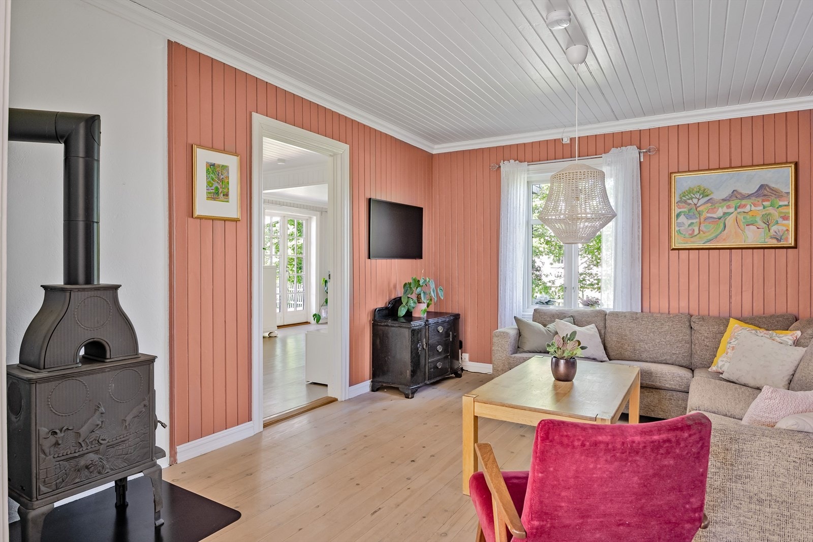 Vedovnen sørger for jevn og god varme på kalde dager. Galleribilde