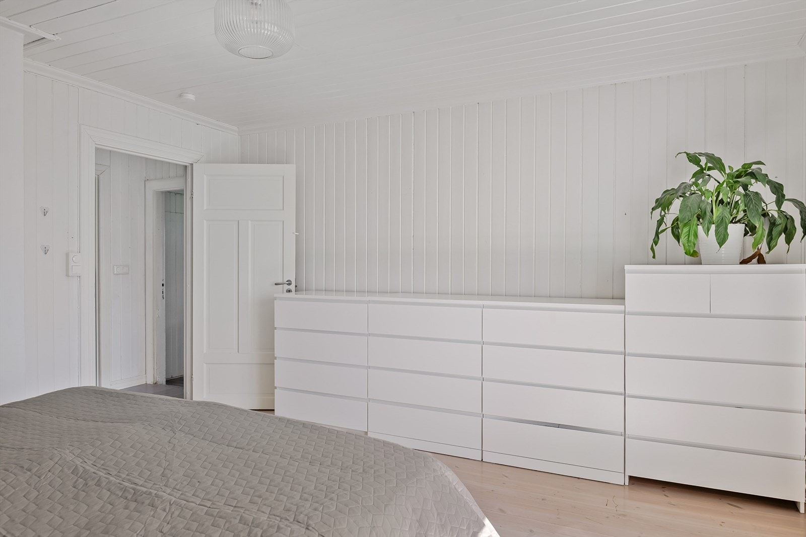 I tillegg til at du fint kan møblere med skap eller andre oppbevaringsmøbler. Galleribilde