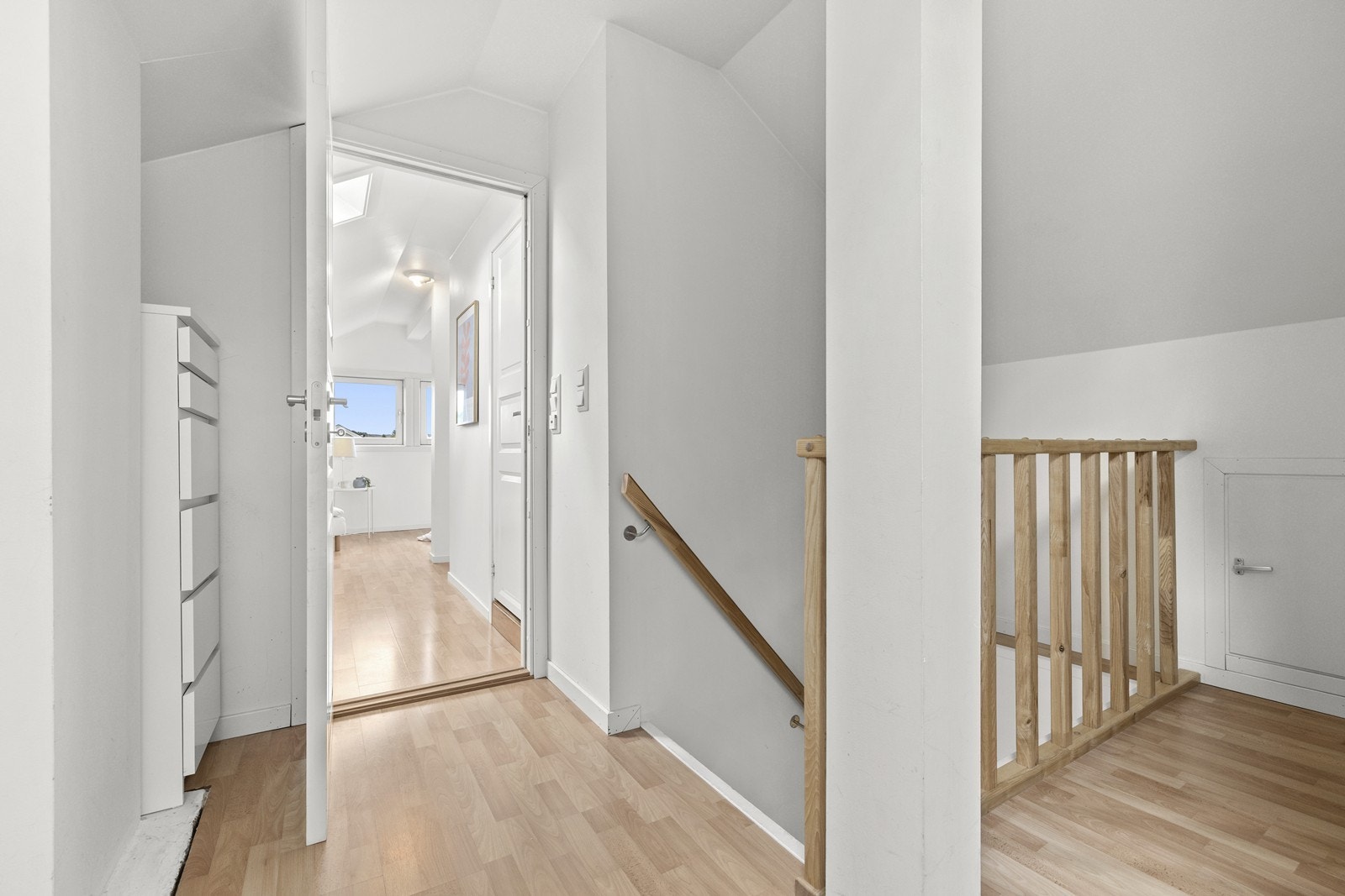 Tretrappen leder opp til gangen i loftsetasjen. Galleribilde