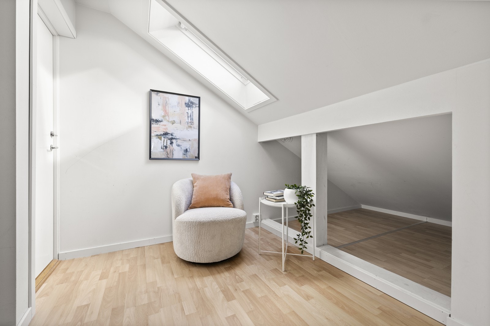 Loftet har flere bruksmuligheter, for eksempel som en ekstra TV-stue eller arbeidsplass. Galleribilde