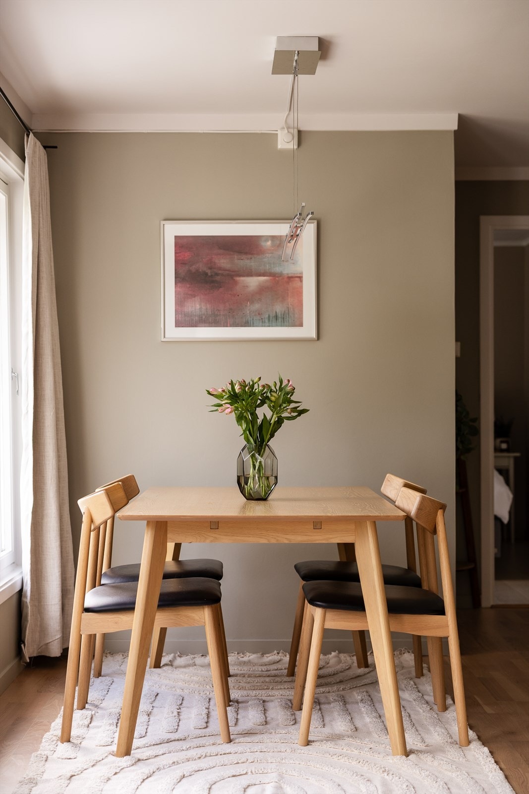God plass til spisestueinnredning Galleribilde