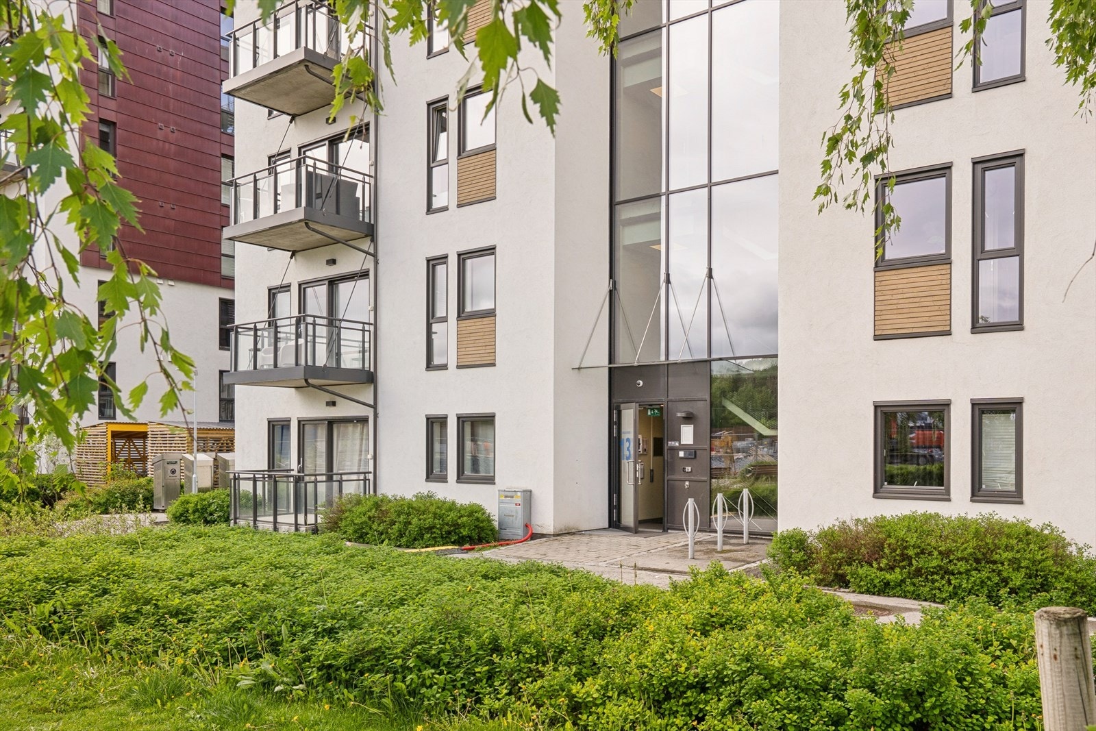 Felles inngangsparti med heis opp til leiligheten i 4. etasje. Galleribilde