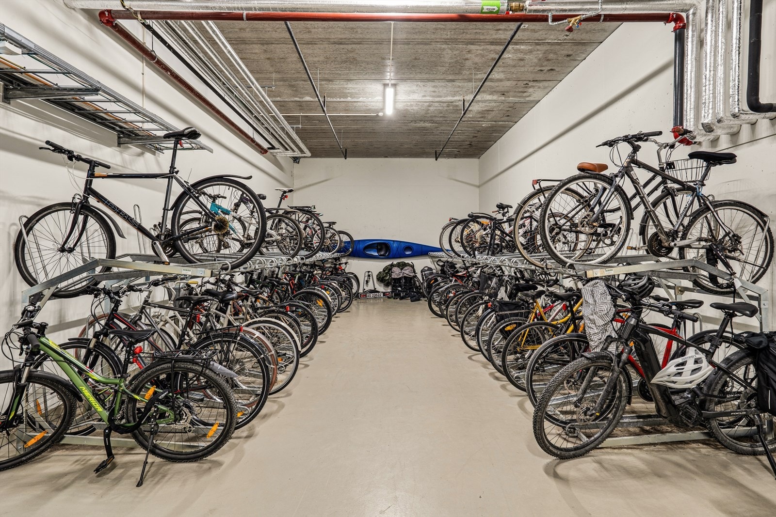 I kjelleren er det en felles sykkelbod, i tillegg til en privat bod på 5 m². Galleribilde