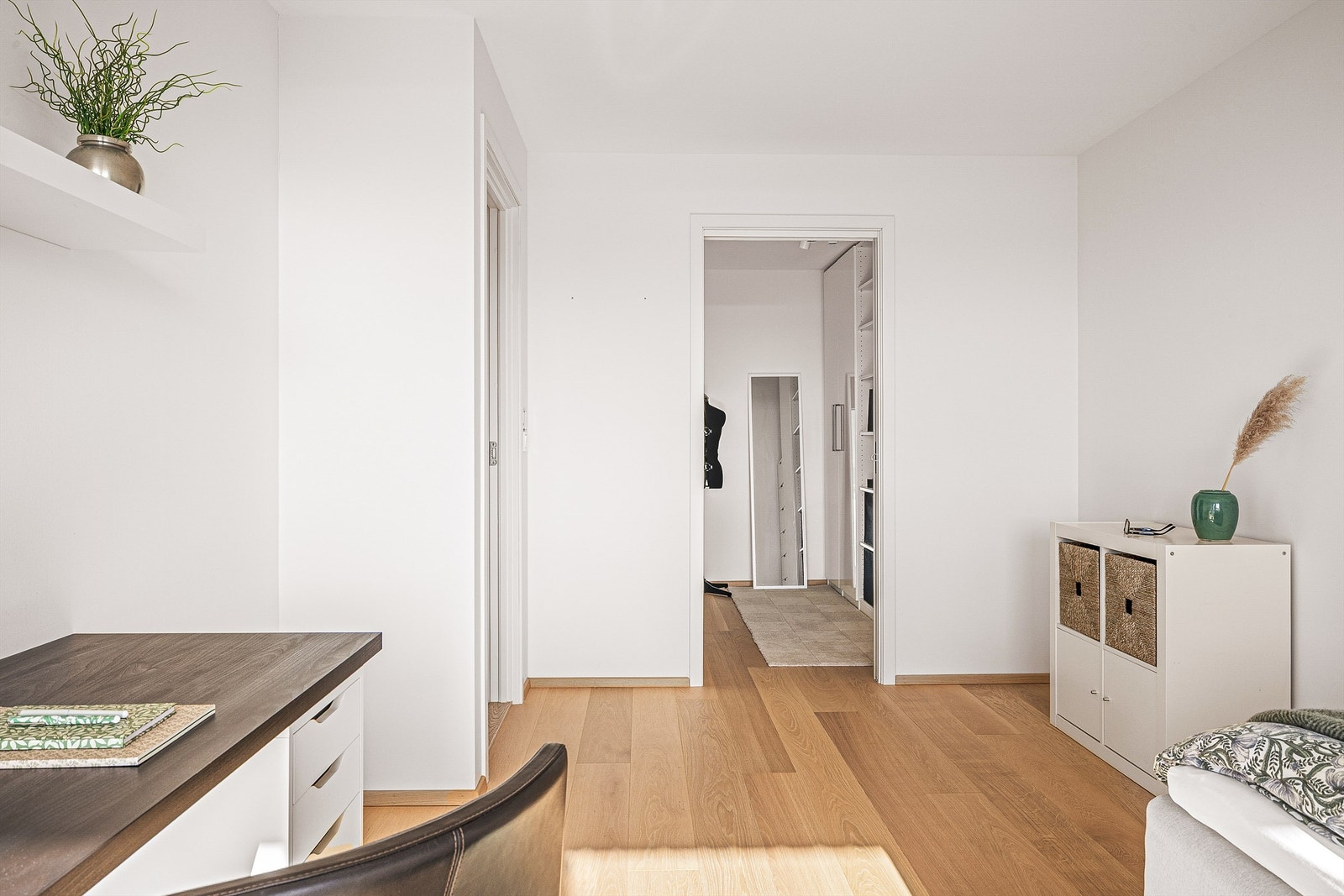 Skyvedør til garderoberommet. Galleribilde