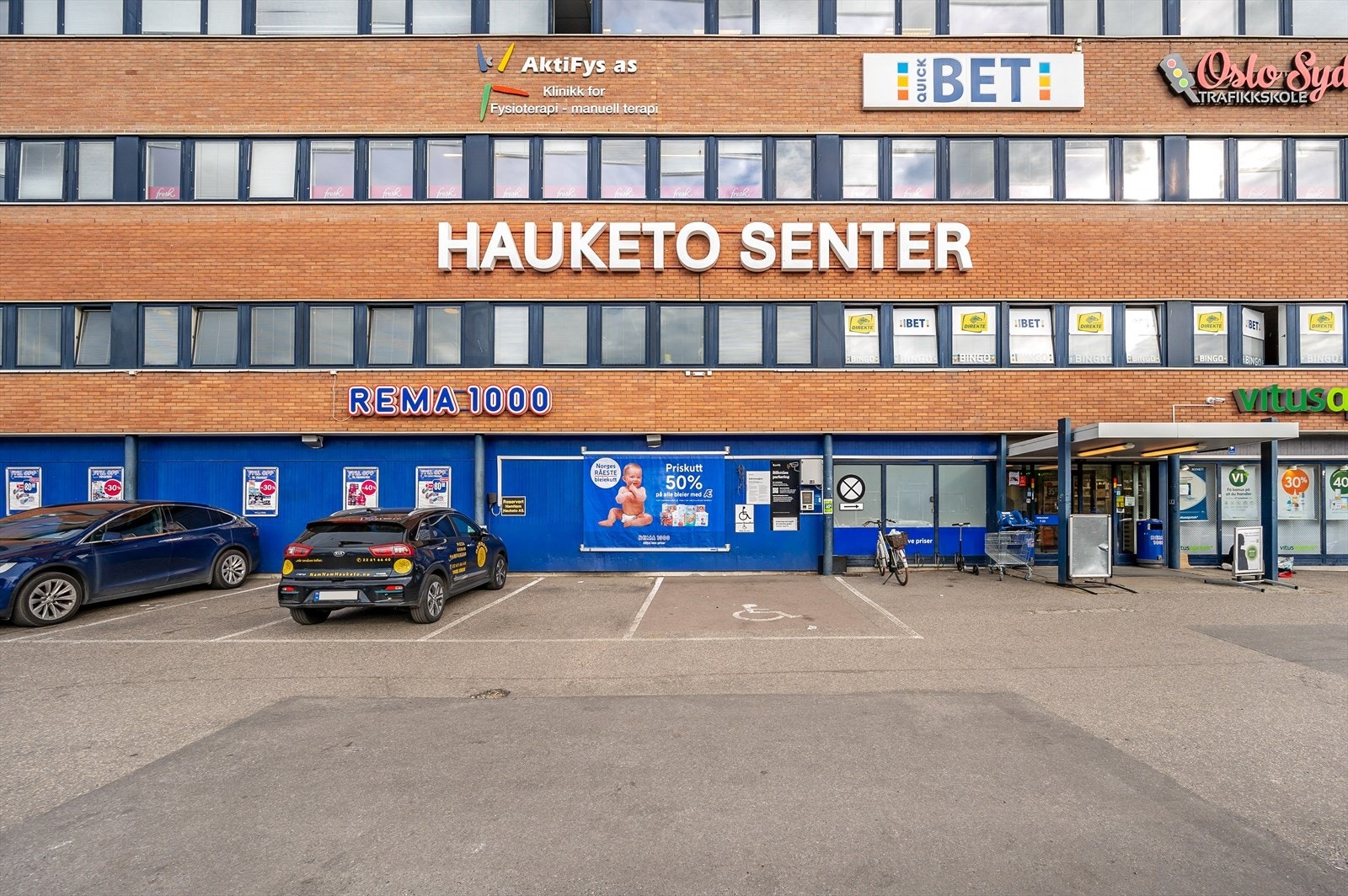 Nærhet til kjøpesenter og servicetilbud. Galleribilde