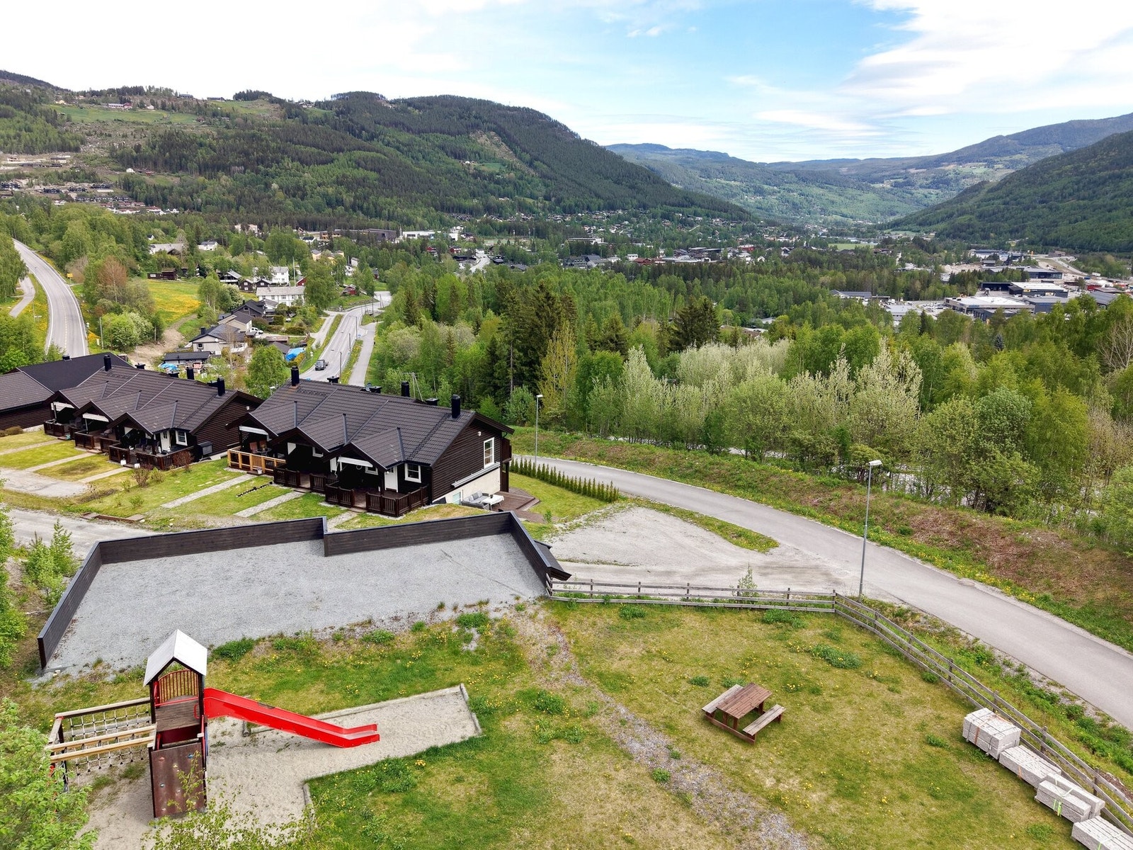 Lekeplass like ved. Galleribilde