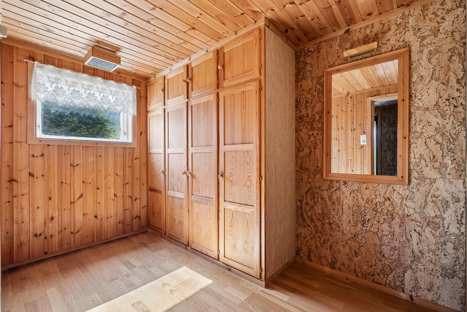 Garderobe. Galleribilde