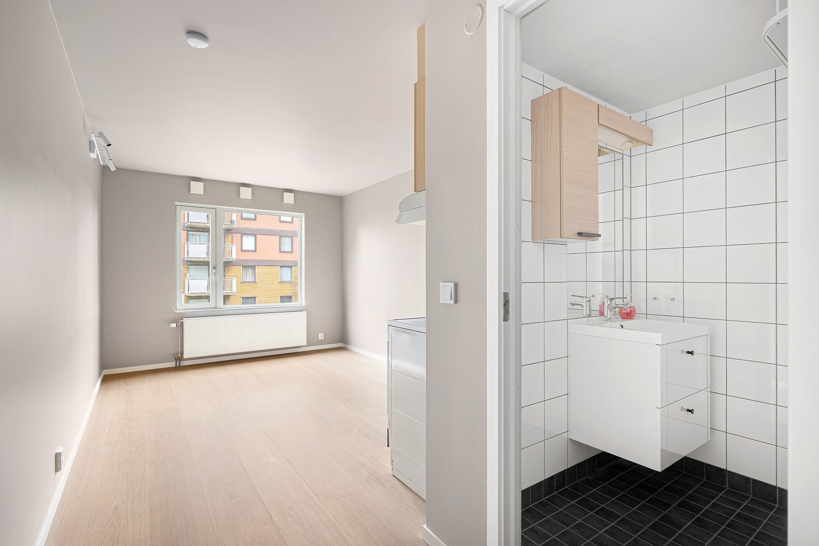 Inngang til badet i hybelleilighet. Galleribilde