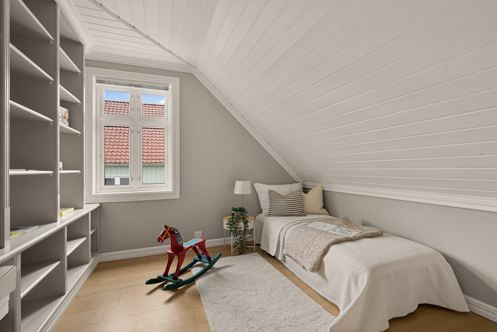 Boligens tredje soverom egner seg godt som barnerom, gjesterom eller kontor. Galleribilde
